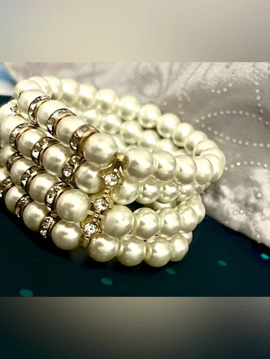 Beautiful Four-row Faux Pearl Stretch Bracelet with Gold & Crystal Accents - Picture 6 of 11